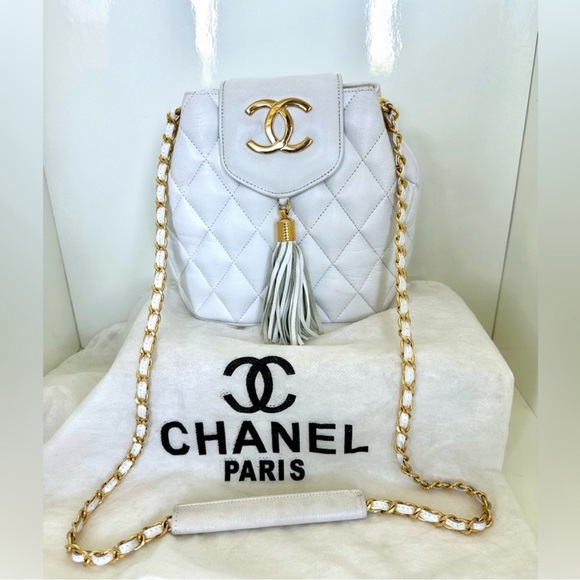 The Unbranded Brand Handbags - Designer White Quilted Leather Bag with Tassel & Gold Chain and Logo